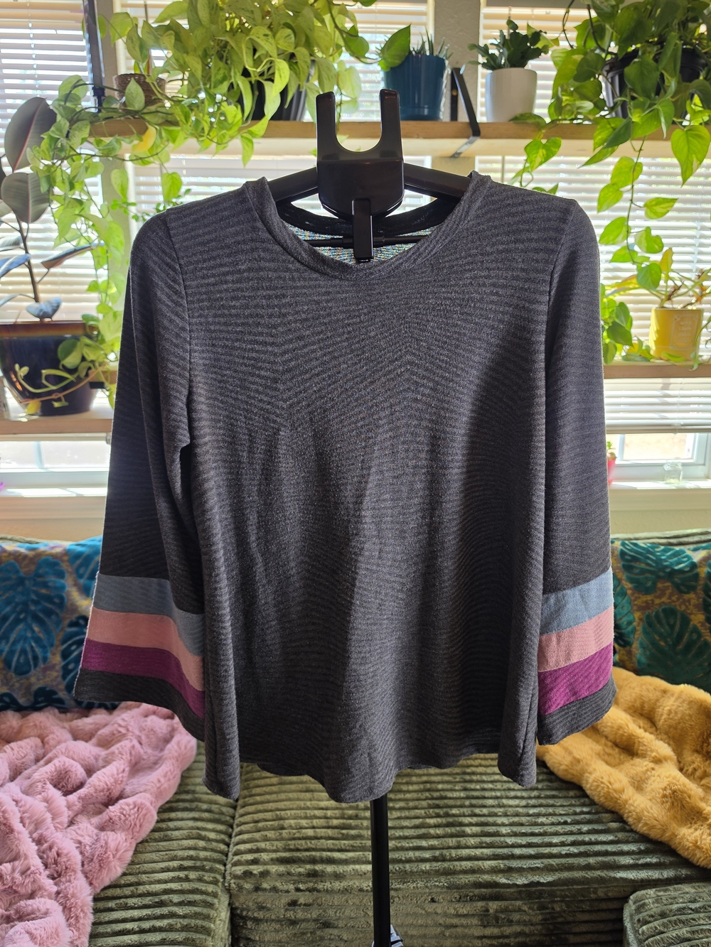 🩶 NOW N FOREVER CHARCOAL STRIPED BELL SLEEVE TOP • SIZE M